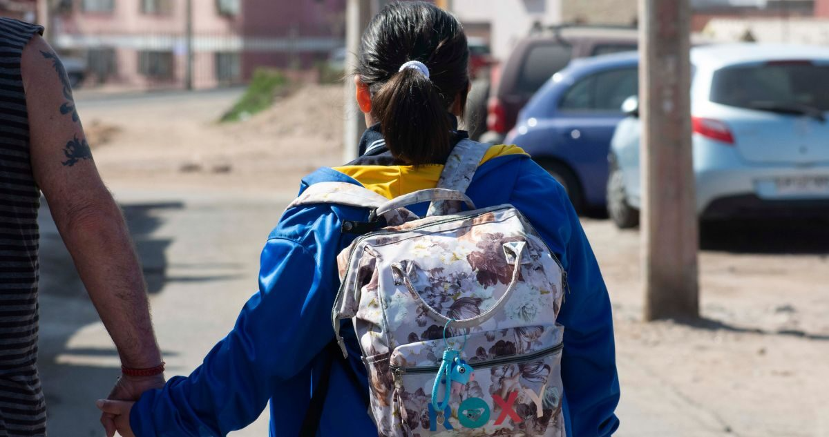 En qué fijarse al comprar mochila y zapatos