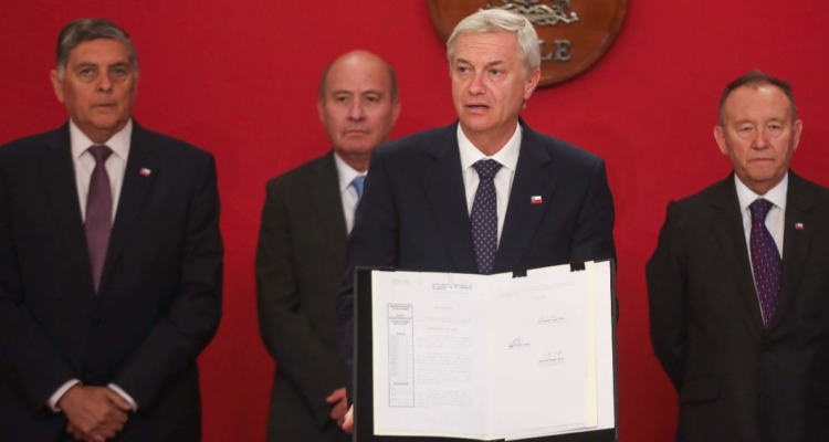 “No afectemos más a la patria”: con llamado a evitar protestas Kast firma Ley de Emergencia Energética