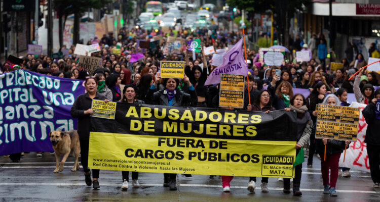 Organizaciones feministas convocan marcha del 8M con crítica a Boric y advertencia a Kast