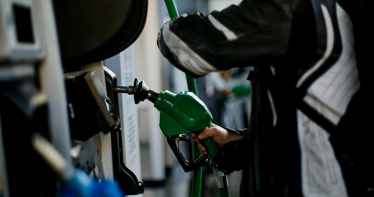 Hasta $2.000 por litro de bencina: advierten duro impacto en costo de la vida en comunas de Los Lagos