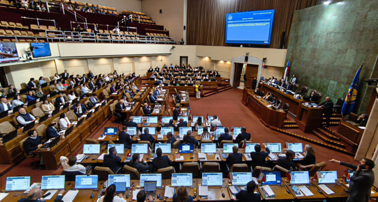 A días de la votación, derecha roza la mesa de la Cámara y progresismo busca sellar acuerdo con el PDG