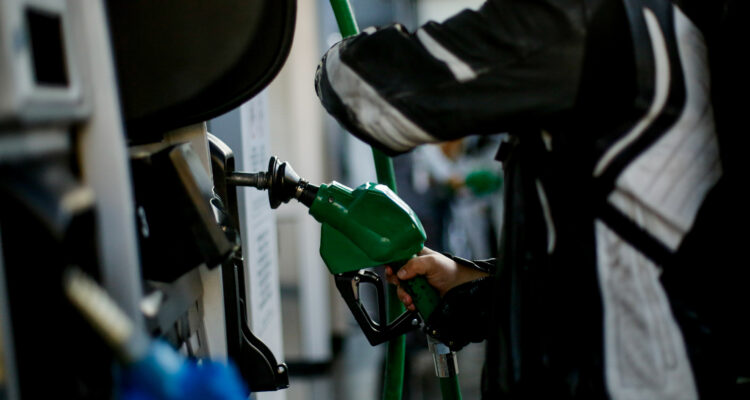 Asociación de Distribuidoras de Combustibles explica “shock de demanda” tras alza de gasolina