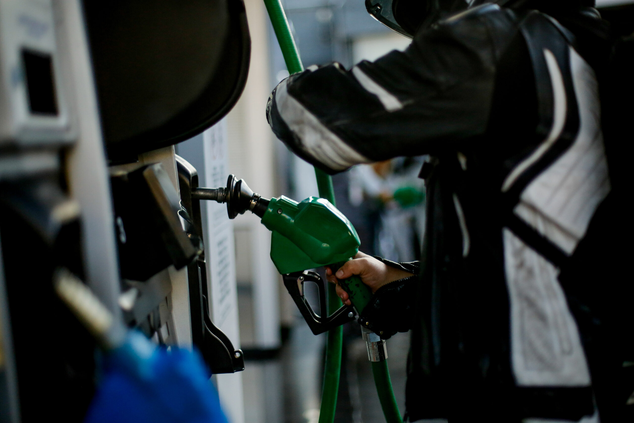 Asociación de Distribuidoras de Combustibles explica “shock de demanda” tras alza de gasolina