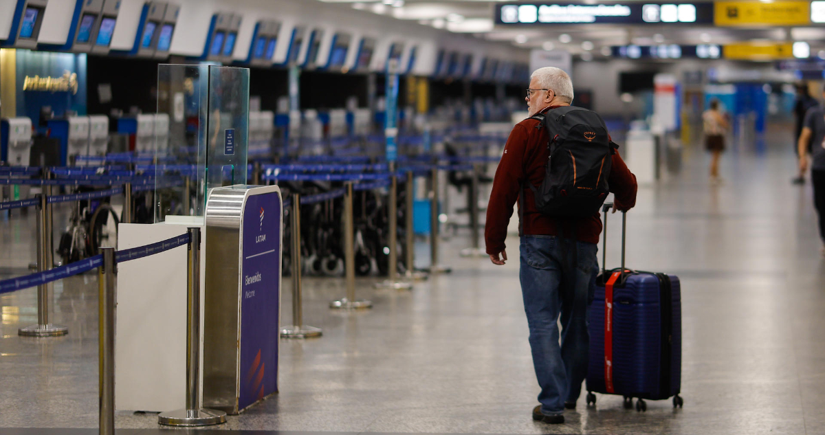 Trabajadores estatales de la aviación civil paralizarán los aeropuertos de Argentina