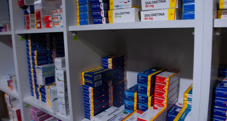 Alarmas por falta de stock de medicamento para la esquizofrenia y psicosis volvería recién en junio