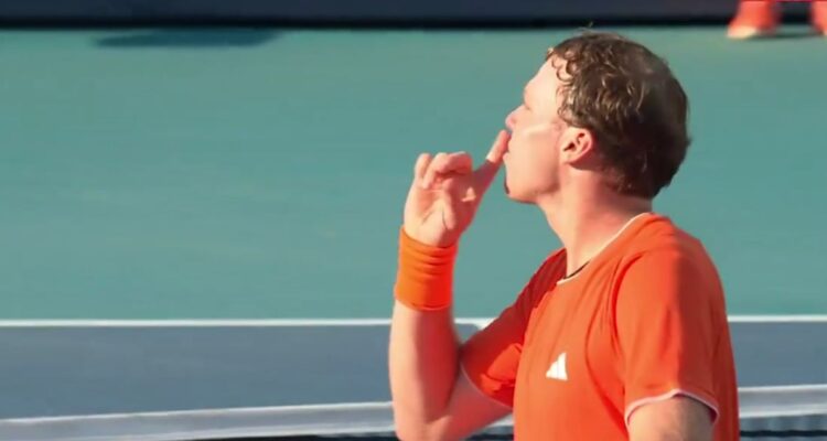 Alex Michelsen manda a callar a público chileno tras derrotar a Alejandro Tabilo en Master de Miami