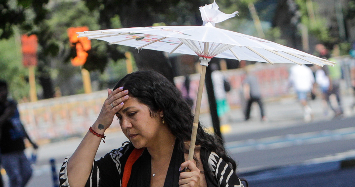 Incluido Santiago: temperaturas hasta 33 °C afectarían a 4 regiones el martes, según reporte de la DMC