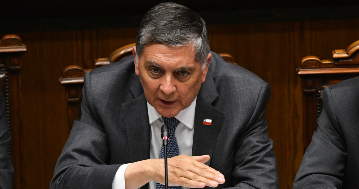 Alvarado manda “lavarse las manos” a la oposición tras crítica por vínculo con empresa de combustibles