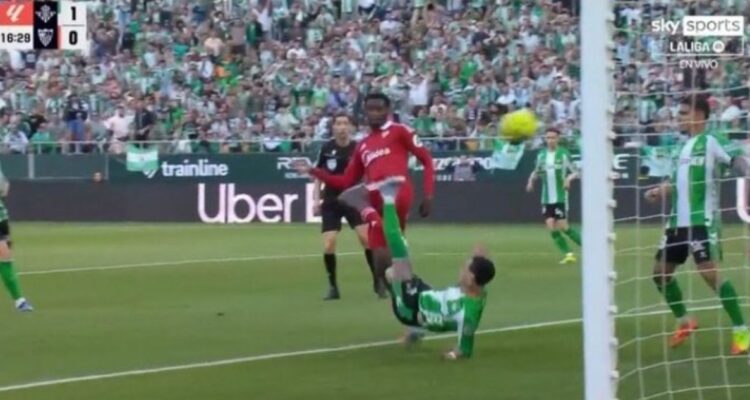 Antony y un golazo de chilena en el clásico de Betis y Sevilla por La Liga