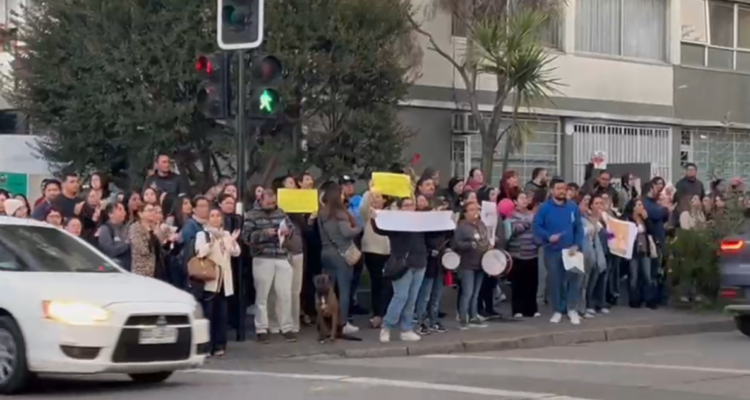 Apoderados del Colegio San Agustín protestan por cambio a particular: “Vamos a tener que migrar”