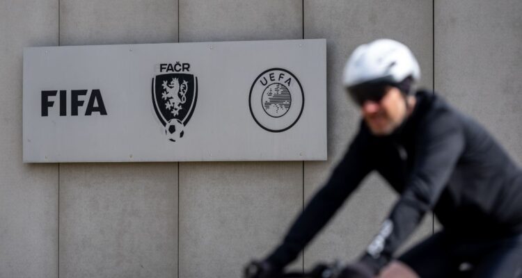 Escándalo por apuestas sacude al fútbol checo antes del duelo con Irlanda por repechaje al Mundial