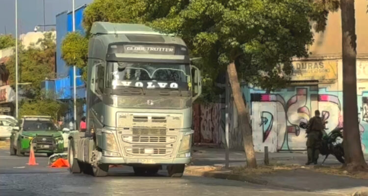Atropello en Santiago deja una persona fallecida en Avenida 10 de Julio