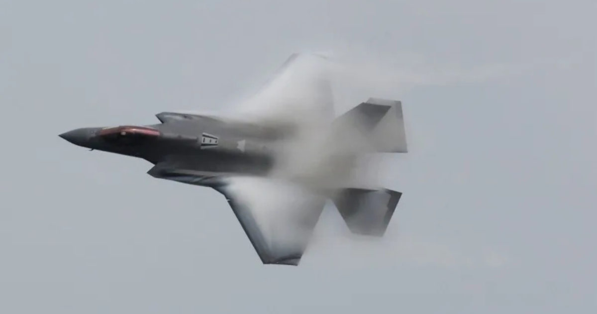 Imagen de contexto de un avión de combate F-35