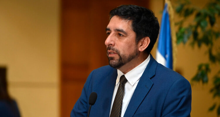 Barría emplaza a Camaño a dejar bancada de diputados DC: descartó rumores de ofrecimientos por su voto