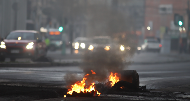 Barricadas y cortes de tránsito en la región Metropolitana por el Día del Joven Combatiente