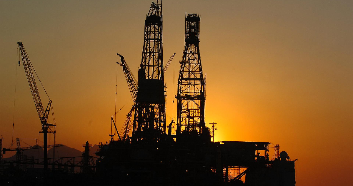 El precio del barril de petróleo cae luego que Trump detuviera los ataques a Irán por cinco días