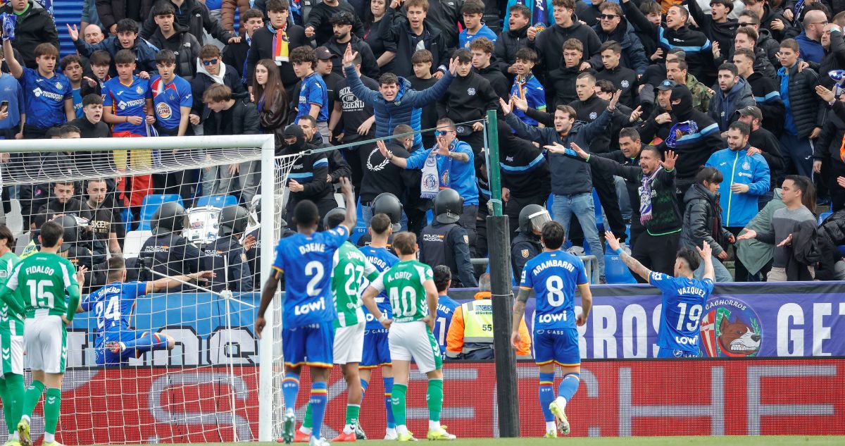 El Betis de Pellegrini cae ante Getafe: duelo estuvo detenido por incidentes entre ultras y policía