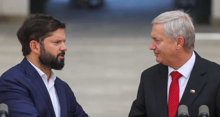 Oficialismo se cuadra a Boric tras polémica con Kast por cable Chino y fallida reunión de este martes