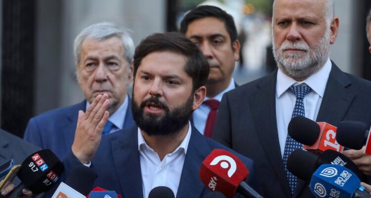 Quiebre absoluto: Boric acusa a Kast de mentir sobre intercambio de información por cable chino