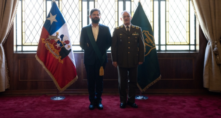 Nombran a Boric alguacil ilustre de Carabineros: "Con afecto, por el fotalecimiento de la institución"