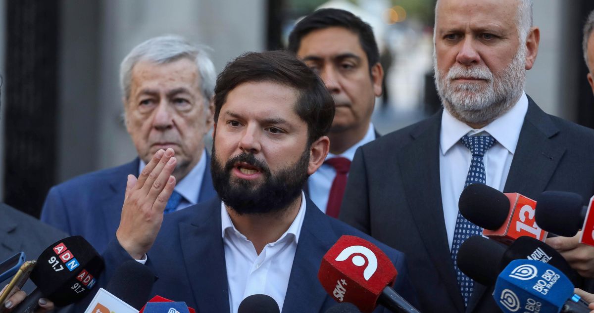Quiebre absoluto: Boric acusa a Kast de mentir sobre intercambio de información por cable chino