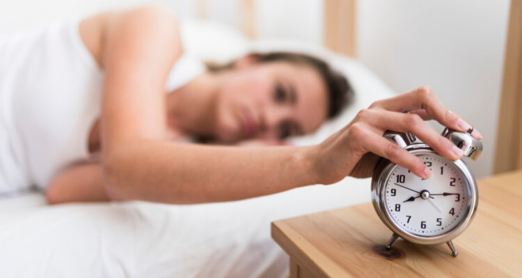 ¿Te cuesta dormir bien? Cuida los hábitos de sueño y mejora tu descanso nocturno con estos consejos