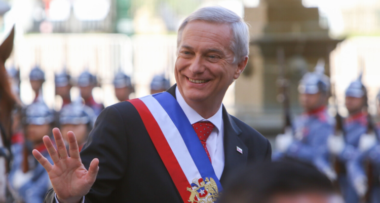 Cadem: 57% aprueba gestión del presidente Kast y 58% está de acuerdo con el “gobierno de emergencia”