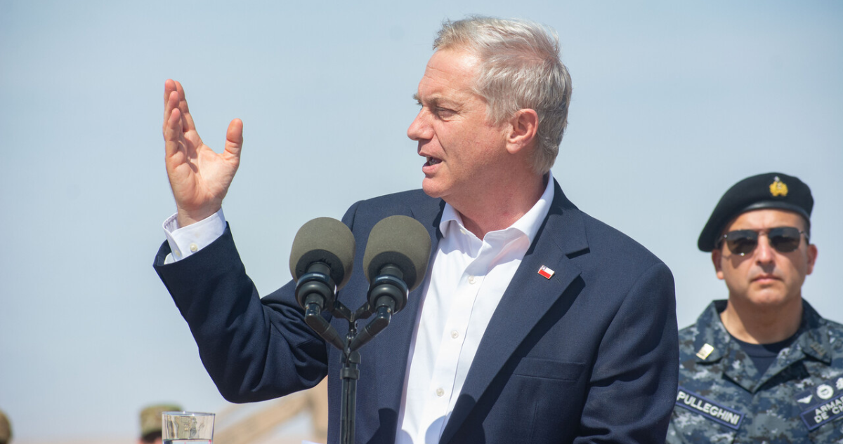 Cadem: Aprobación del presidente Kast cae a 51% y desaprobación sube a 42%