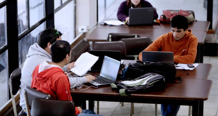 Cobro del CAE: cómo funciona actualmente y cuál es la propuesta que se evalúa para “altos sueldos”