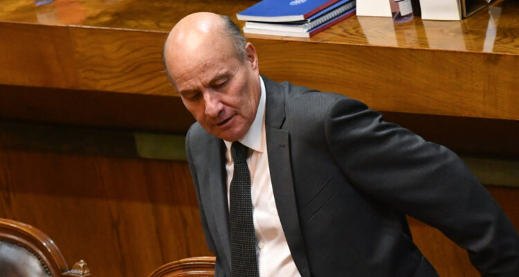 Cámara despacha la ley de combustibles con medidas para paliar el alza en medio de tenso debate