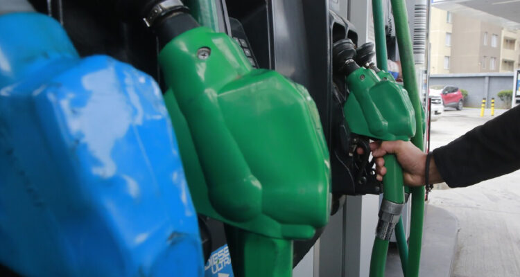 ¿Volverán las alzas semanales? Las opciones que podría tomar el Gobierno para ajustar el MEPCO