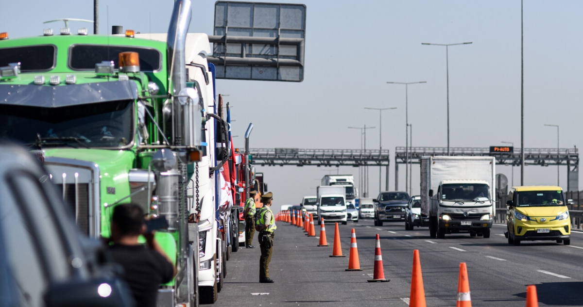 Camioneros sostienen reunión clave para definir eventuales movilizaciones por alza del diésel