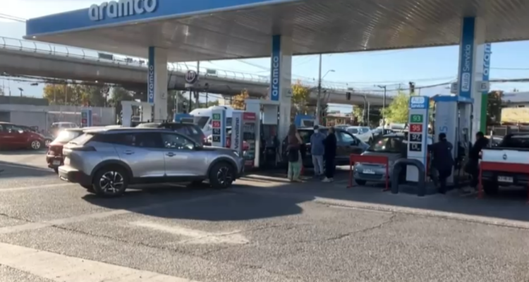 Caos por alza del combustible: conductor de BMW pidió diésel y le cargaron de 97 octanos por error