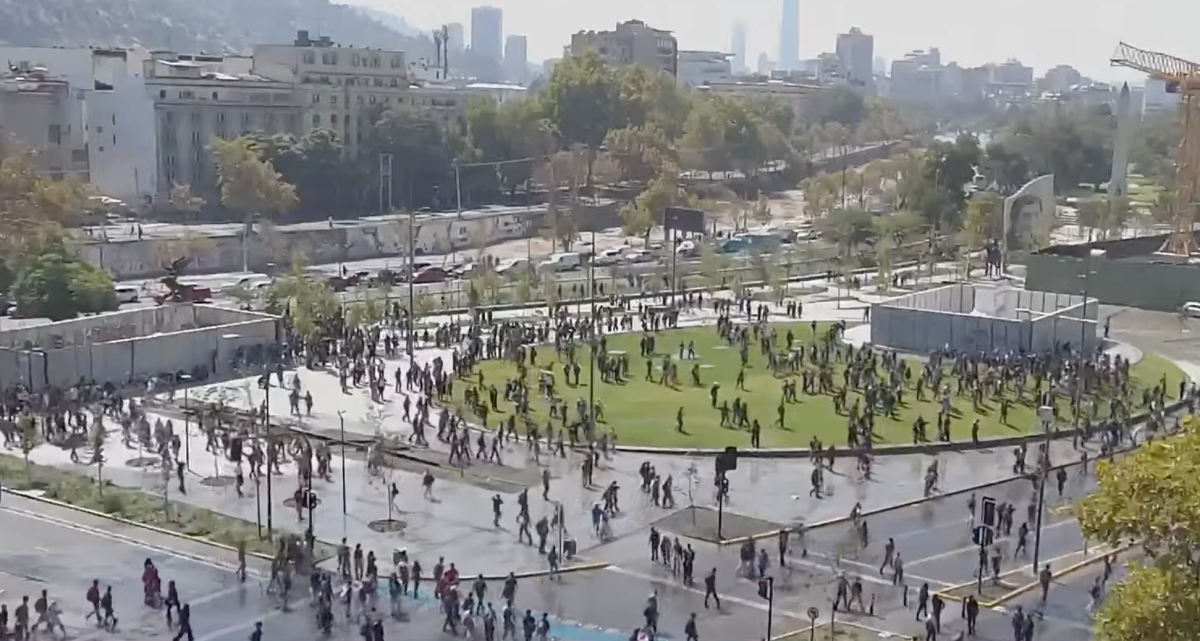 Incidentes en Santiago ante manifestaciones estudiantiles contra el gobierno: hay estaciones cerradas