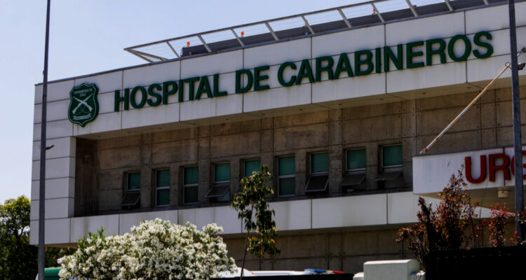 Carabinero es herido en ataque de turba en la Alameda: funcionarios usaron armas para repeler agresión