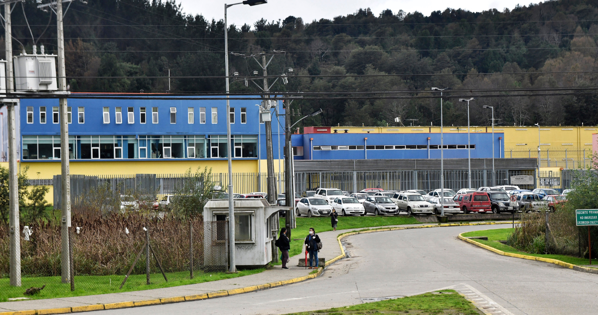 Justicia condena a dos gendarmes que agredieron a 2 reos de cárcel de Valdivia en 2020