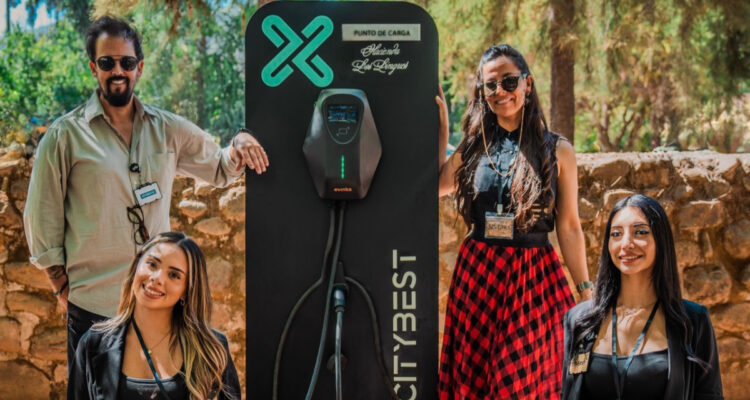 Inauguran estación de carga rápida para vehículos eléctricos en famoso hotel viñatero de San Fernando