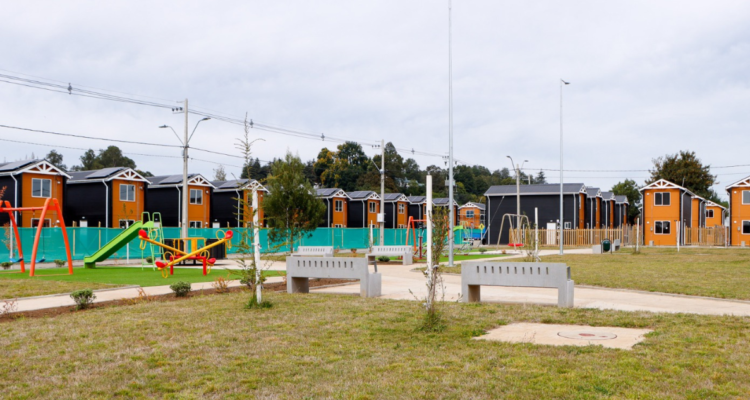 Familias de comité “El Esfuerzo” en Osorno recibieron sus viviendas: 104 casas entregadas