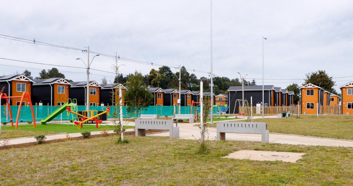 Familias de comité “El Esfuerzo” en Osorno recibieron sus viviendas: 104 casas entregadas