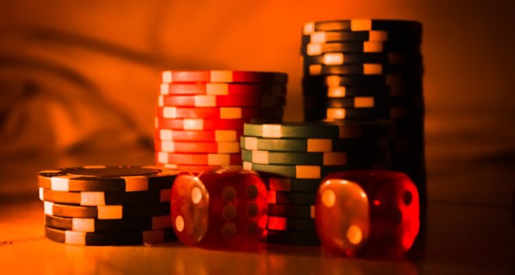 Abrió sumarios: FACh identifica a funcionarios que pese a prohibición apostaron en casinos