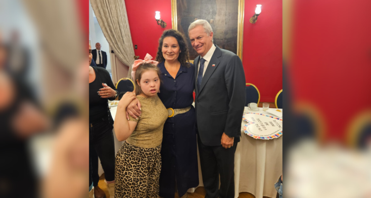 FOTO | Presidente Kast recibió en La Moneda a estudiante con Síndrome de Down víctima de amenazas