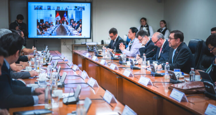 Chile y Perú refuerzan “cooperación fronteriza” para frenar paso de migrantes irregulares