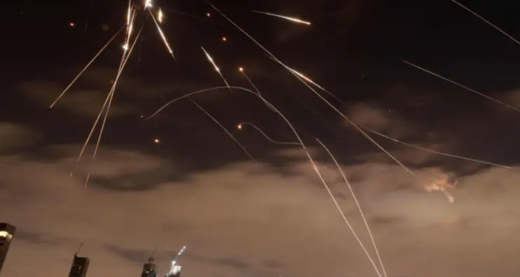 “La gente se siente desamparada”: chileno en Qatar acusa ausencia del Gobierno en medio de ataques