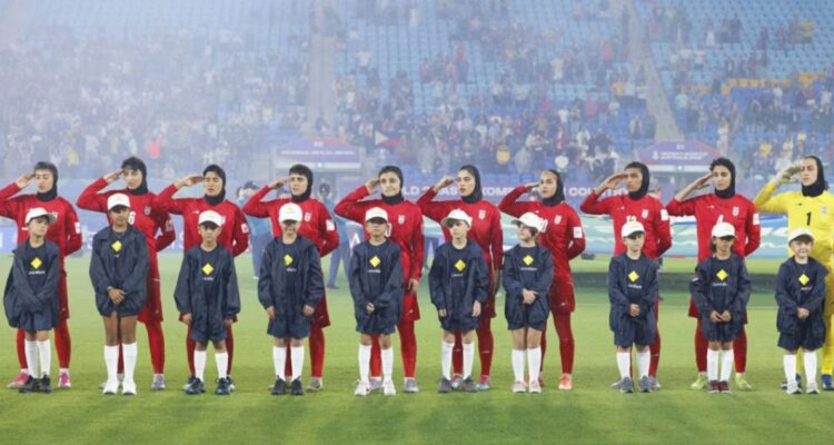 Cinco futbolistas de Irán se fugan de hotel y van con la policía en Australia