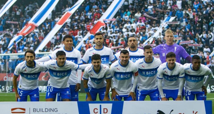 “Es tu casa”: UC en guerra contra hinchas que pegan stickers en diferentes sectores del Claro Arena