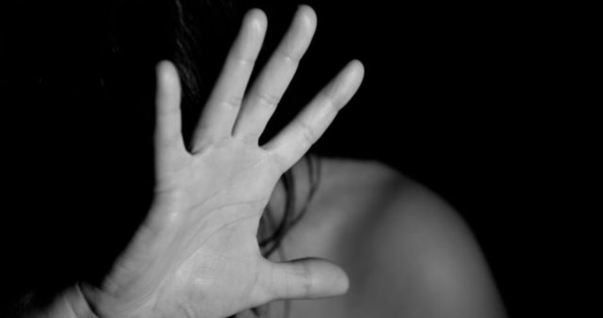 En prisión preventiva quedan dos hombres imputados por violación grupal contra joven en Temuco