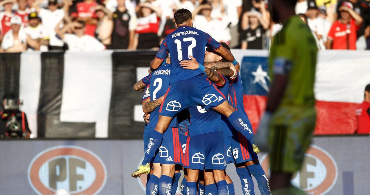 Colo Colo y La U en el estadio Monumental por La Liga de Primera