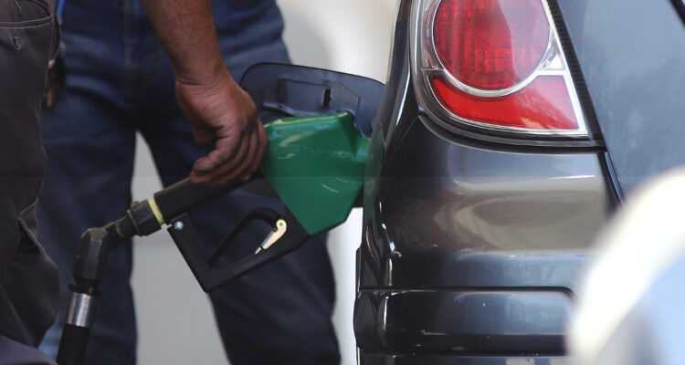 Australia rebaja el impuesto a los combustibles para aliviar el bolsillo de la ciudadanía