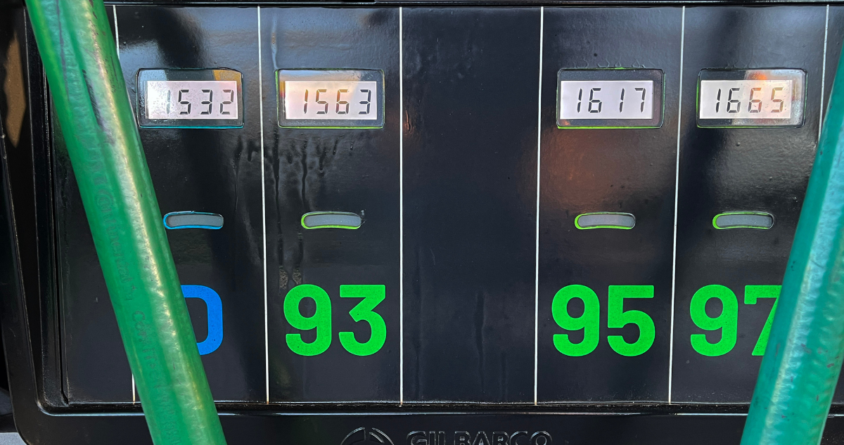 Microbuseros de Valdivia expresan inquietud por alzo en el precio de los combustibles