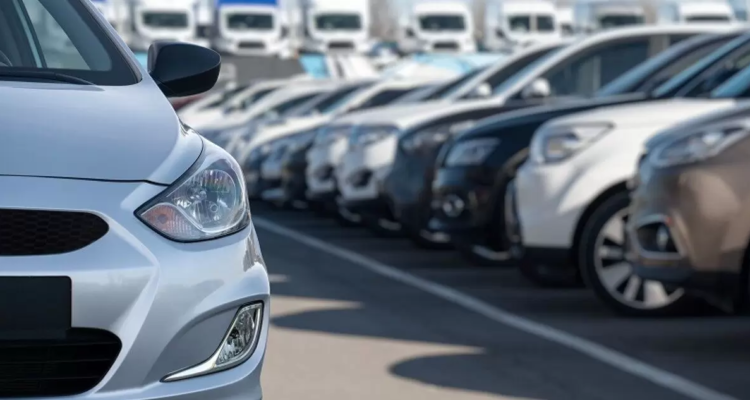 ¿Qué considerar antes de comprar un auto usado? Sigue estos 7 consejos para evitar una estafa